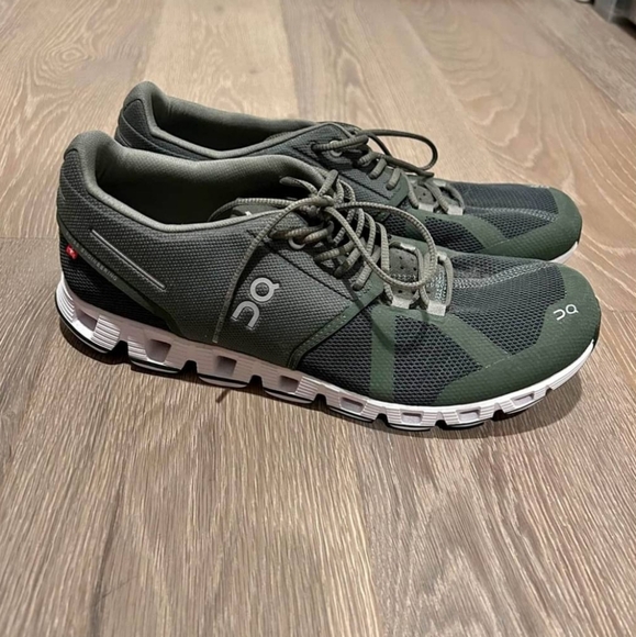 Mens size 8 on clouds new - Picture 1 of 2